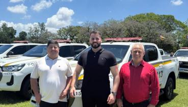 Maximiliano de Almeida  contemplada com nova viatura Toyota Hilux 4x4 semiblindada