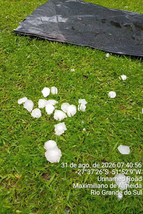 Chuva de granizo causa danos no interior de Maximiliano de Almeida