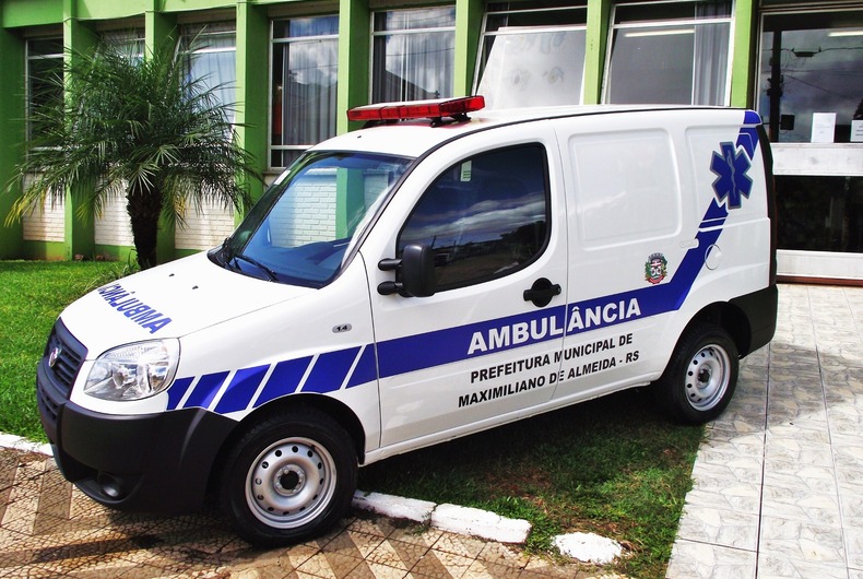 Maximiliano de Almeida recebeu uma nova Ambulância