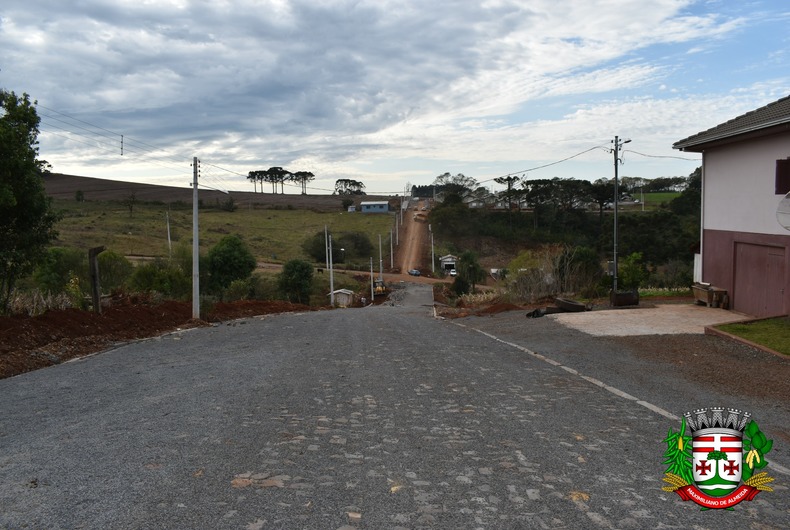 Secretaria de Obras de Maximiliano de Almeida realiza trabalho na cidade e no interior