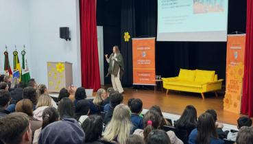 Rede Municipal promove palestra de conscientiza��o pelo Maio Laranja em Maximiliano de Almeida